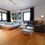 Mo's Apartment *