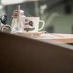 Mo's *