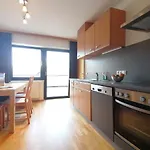 Apartment Mo's