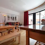 Apartment Mo's *
